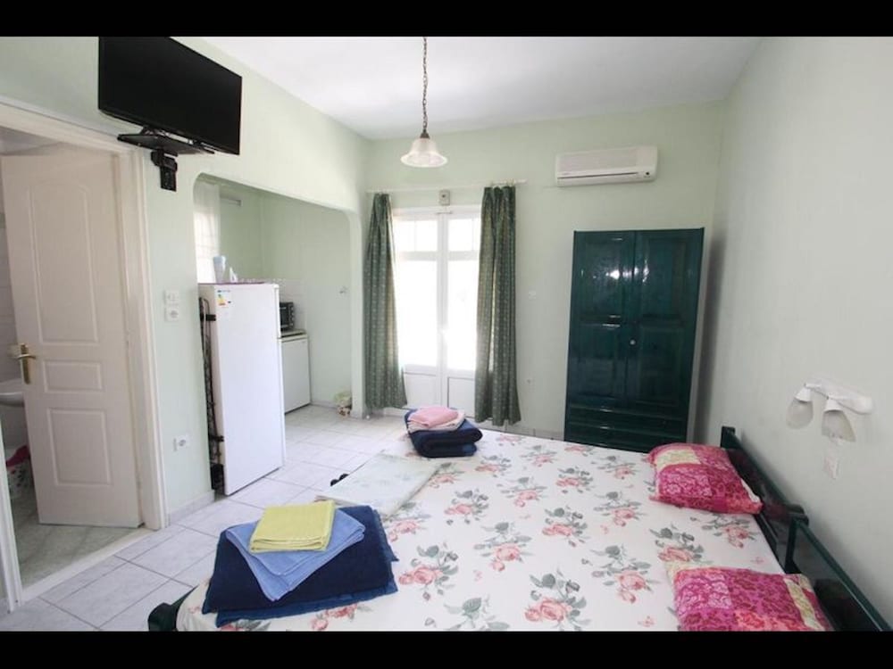 Room, 1 Bedroom, Balcony, Garden View photo 2
