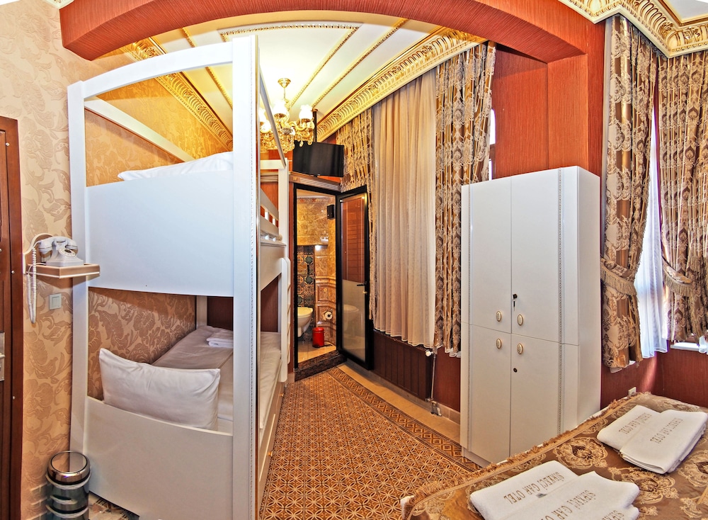 Junior Quadruple Room photo 3