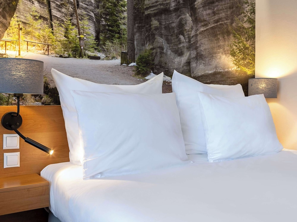 Standard Room, 1 Queen Bed with Sofa bed - Photo 8