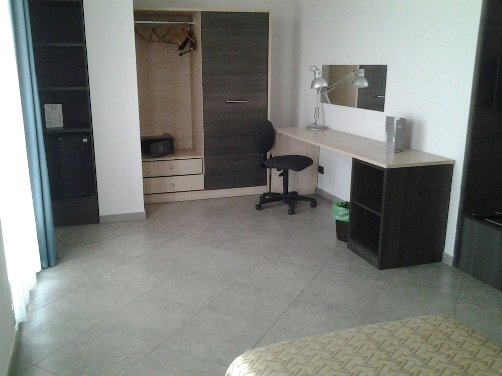 Standard Double Room Single Use photo 3