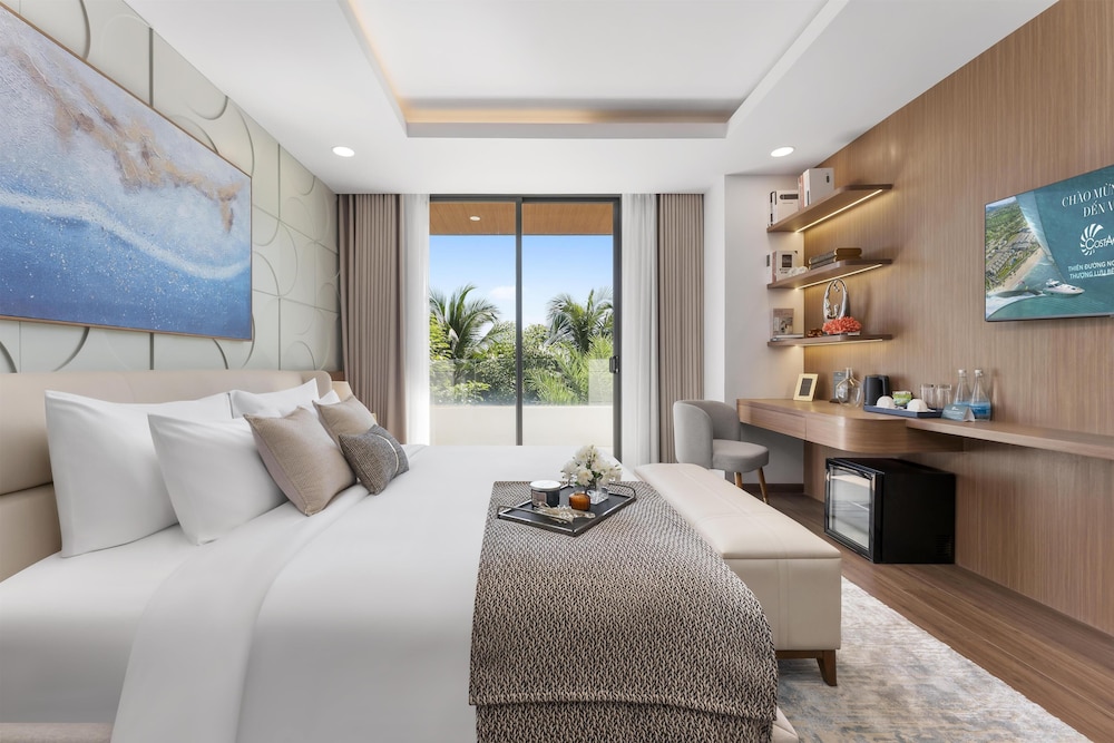 Standard Room, 1 Queen Bed, Balcony, Garden View