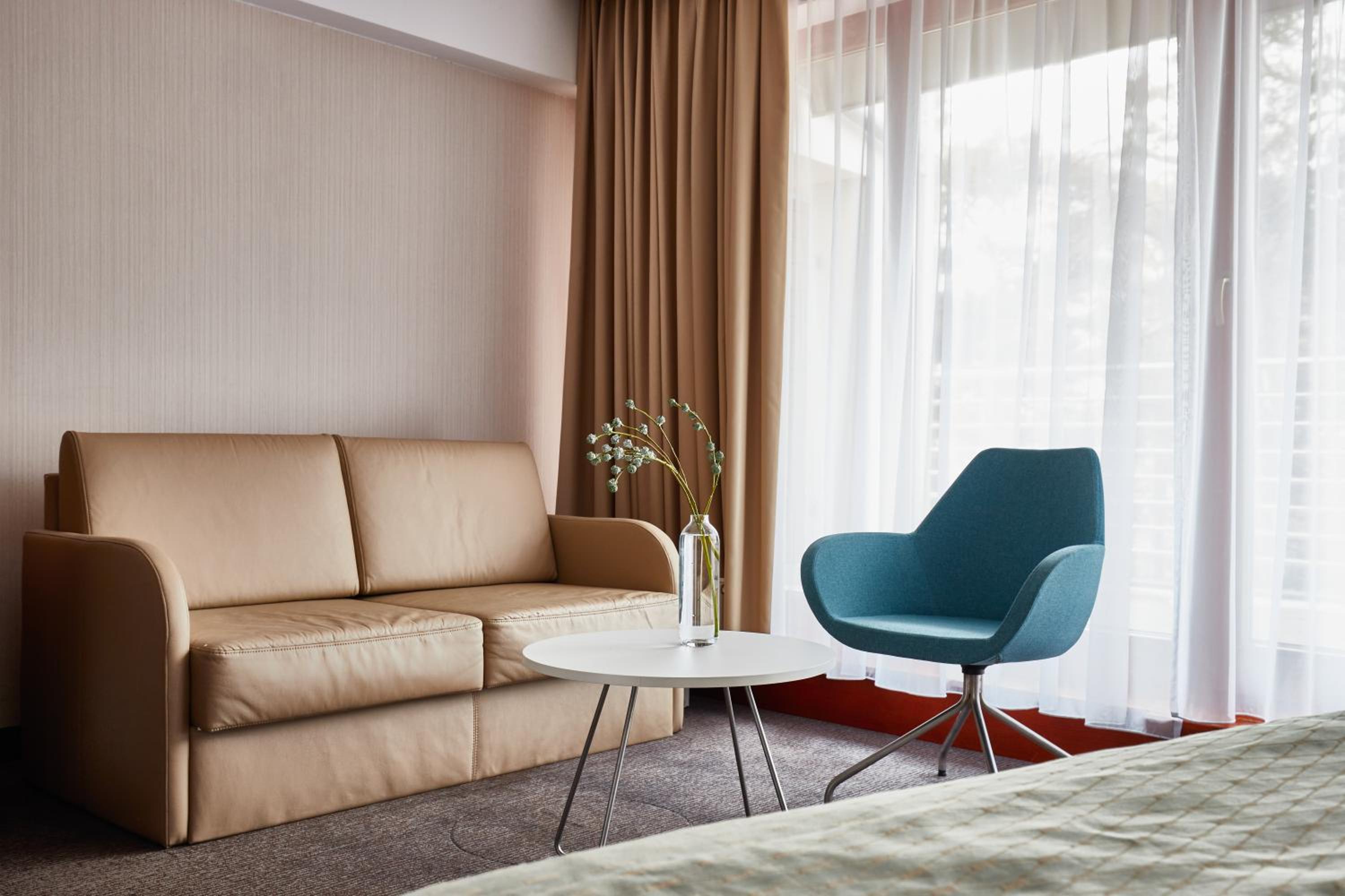 Studio with King bed, Sofa and Balcony photo 2