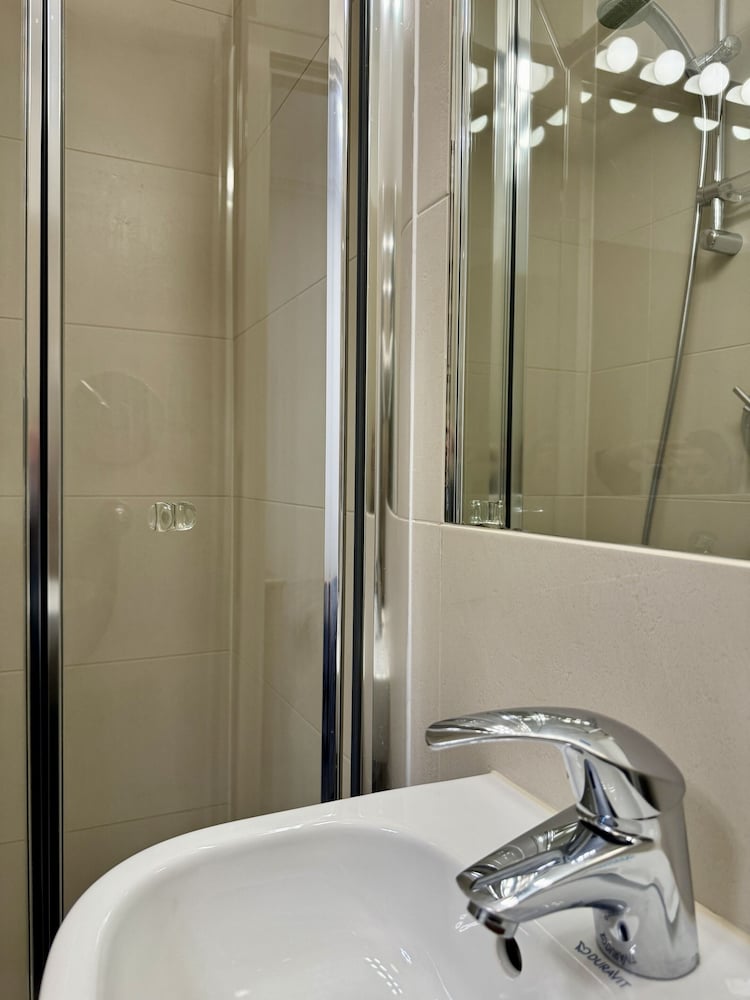 Comfort Single Room, Ensuite photo 3