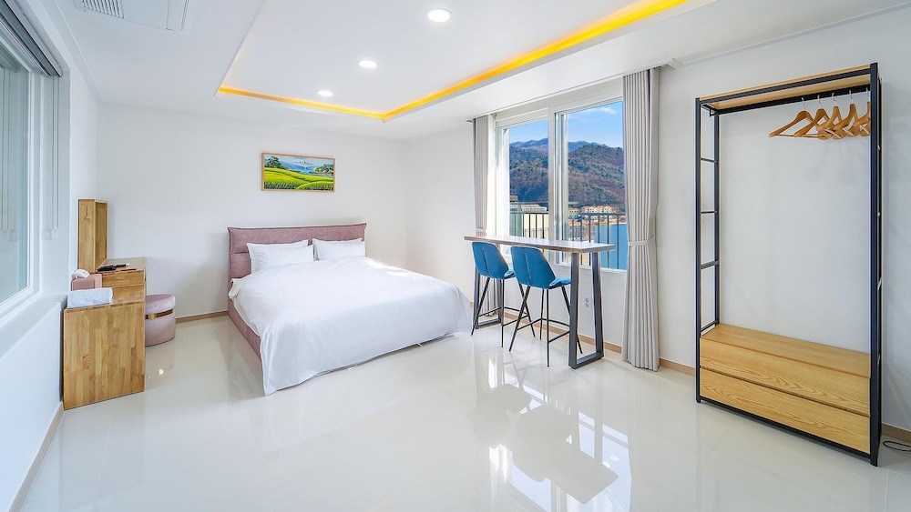 Basic Room, 1 Bedroom (401 (River view/Poolvilla/Netflix)) - Photo 1