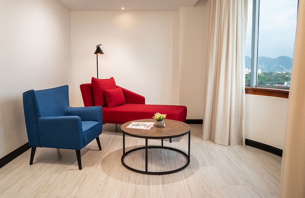 Family Room, 2 Queen Beds (Deluxe) photo 2