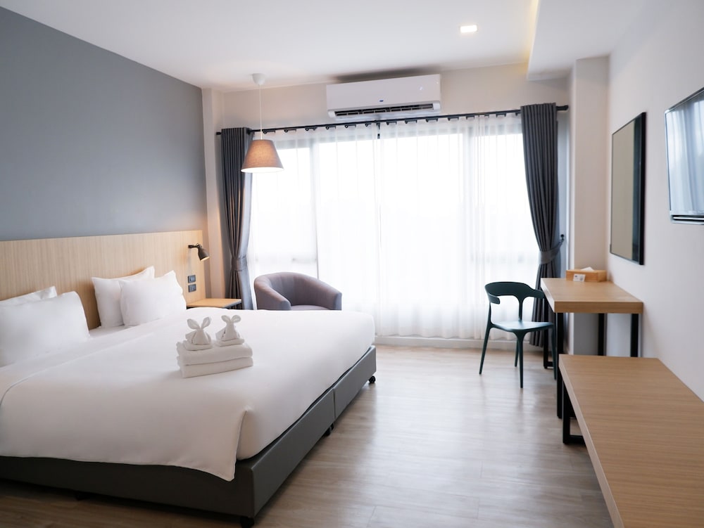 Deluxe High Floor - Photo 1