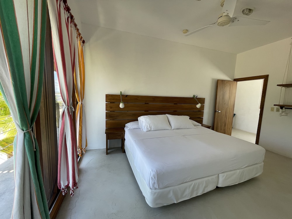 Luxury Apartment, 2 Bedrooms, Beach View, Beachside photo 3