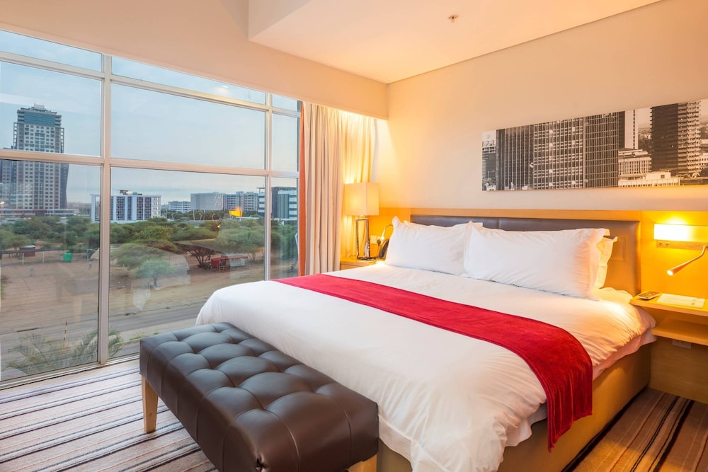 Suite, 1 King Bed with Sofa bed, City View photo 3