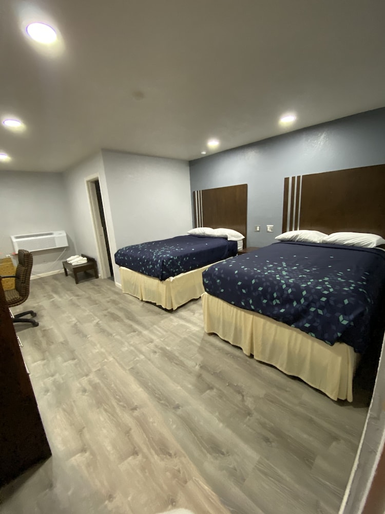 Standard Room, 2 Double Beds, Non Smoking photo 1