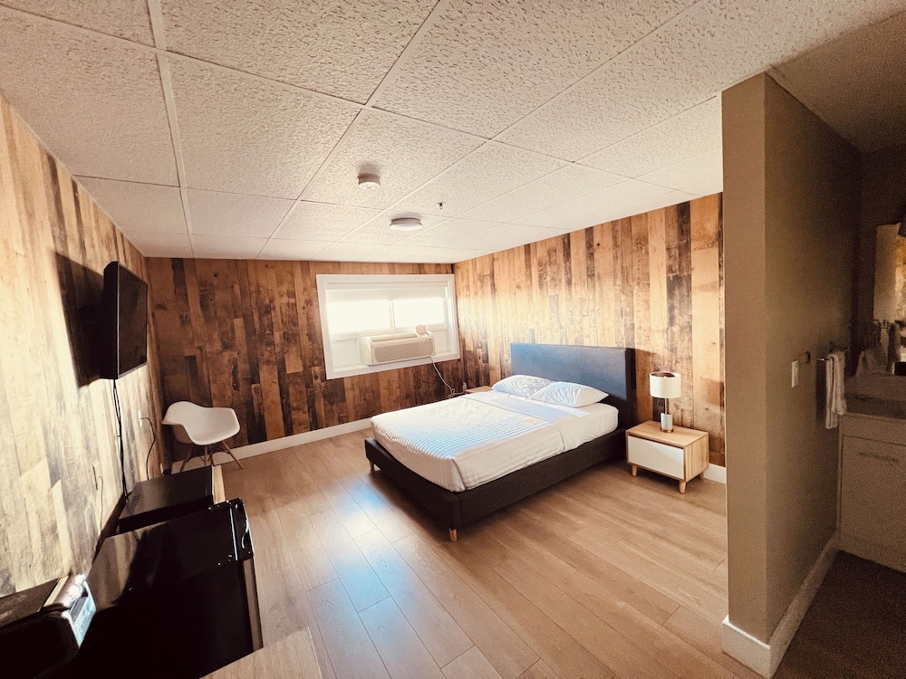 Premium Room, 1 Queen Bed photo 2