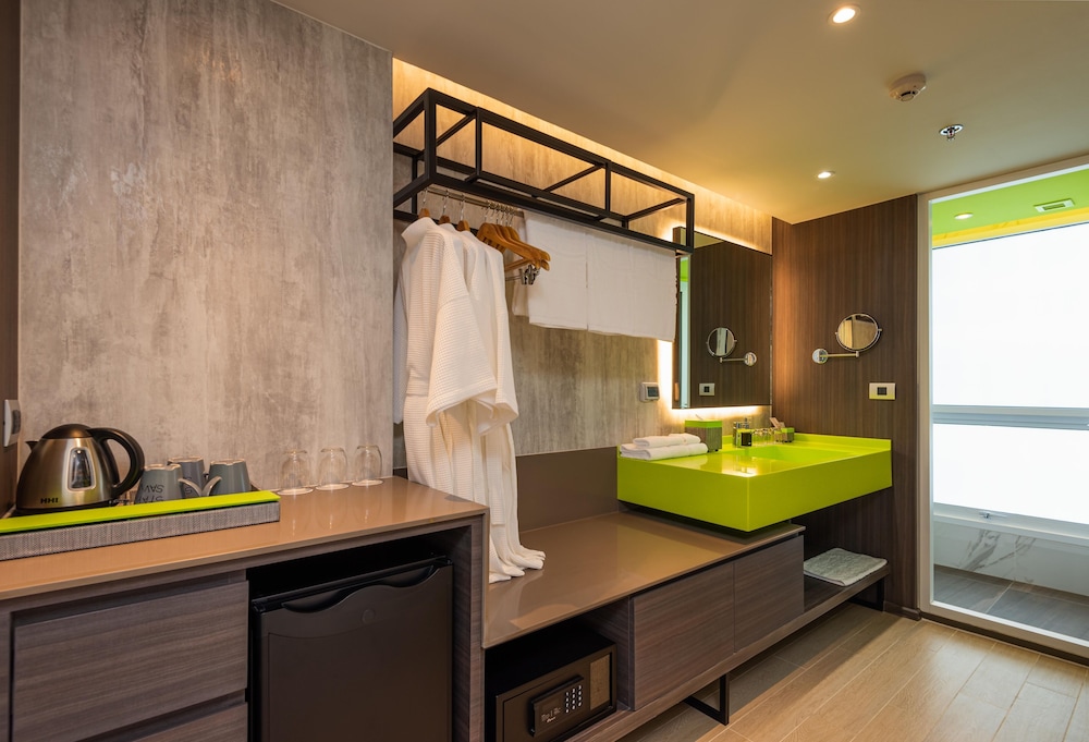Superior Triple Room, Garden View photo 3