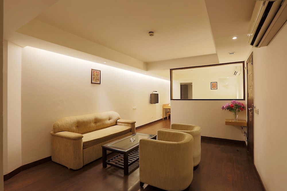 Suite Room - Photo 5