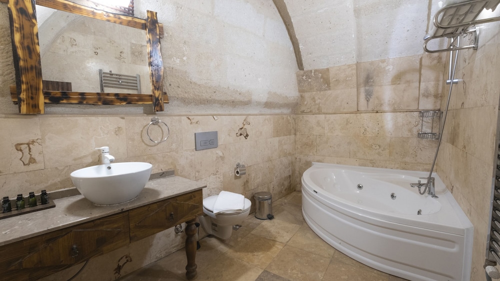 Superior Suite, Jetted Tub photo 2