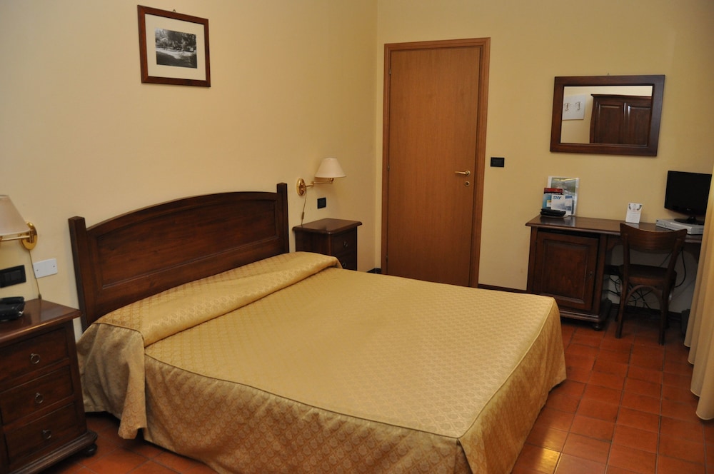 Traditional Double or Twin Room photo 3