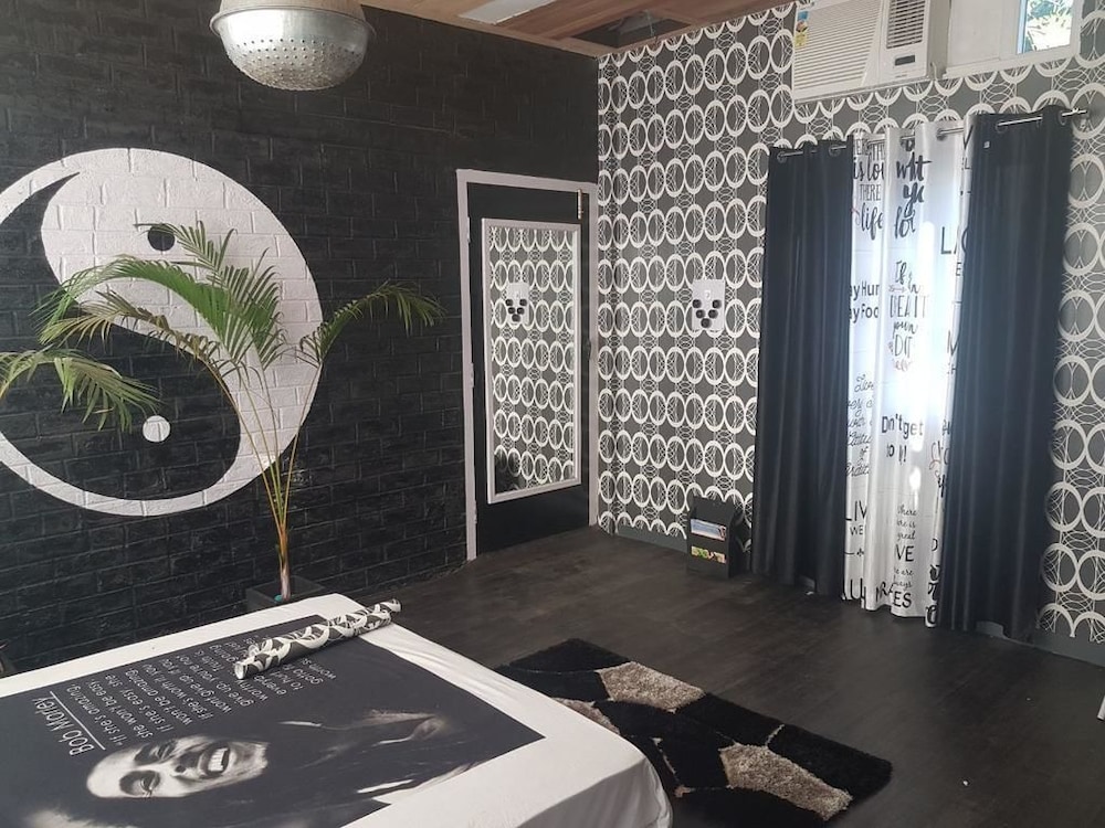 Designer Black Room photo 1