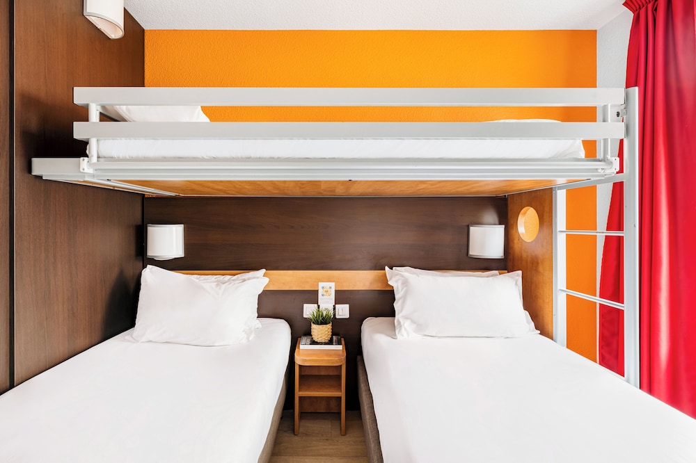 Comfort Room, 3 Twin Beds - Photo 2