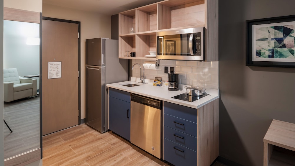Studio Suite, 1 King Bed, Accessible Bathtub, City View - Photo 3