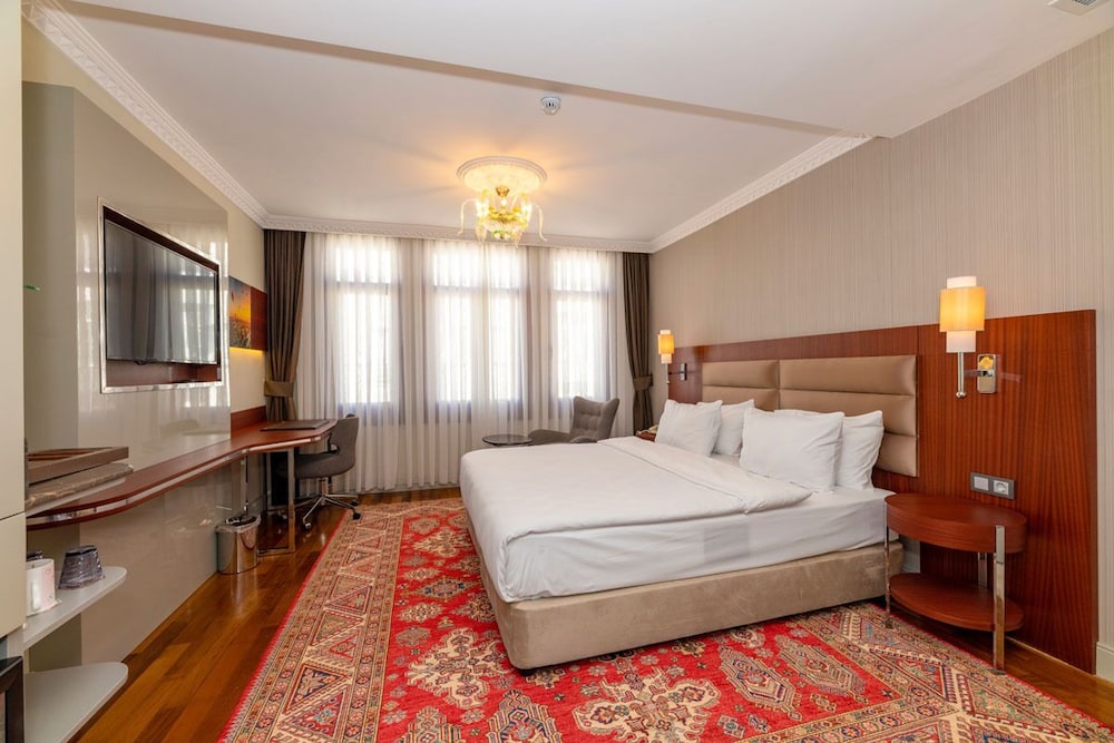 Deluxe Double Room, Partial Sea View photo 2