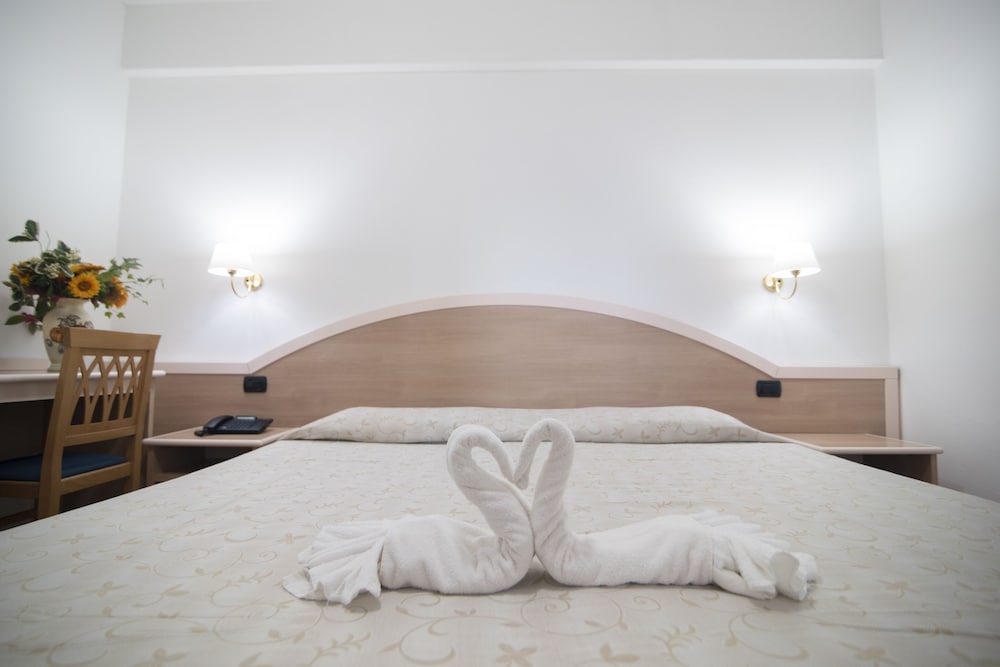 Family Double or Twin Room, Kitchenette, Sea View
