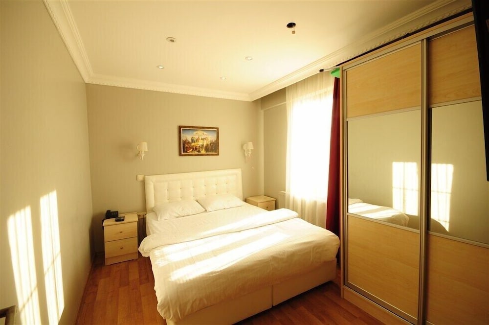 Family Room, 1 Bedroom photo 1