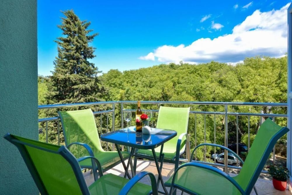 Design Apartment, 1 Bedroom, Balcony, Courtyard View