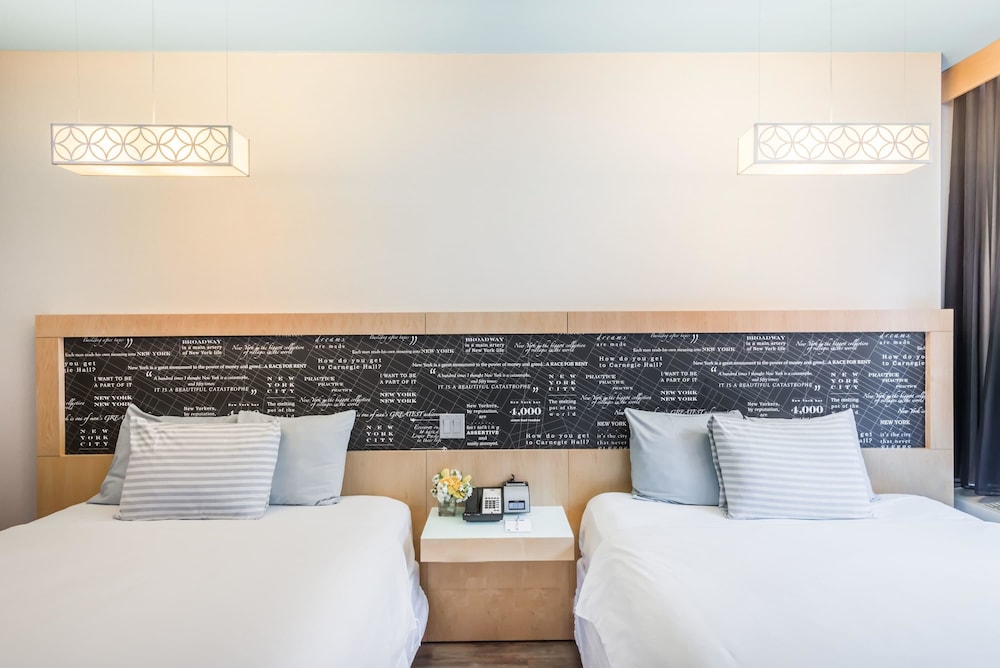 Double Room, 2 Queen Beds, Accessible (TRYP) thumbnail 6