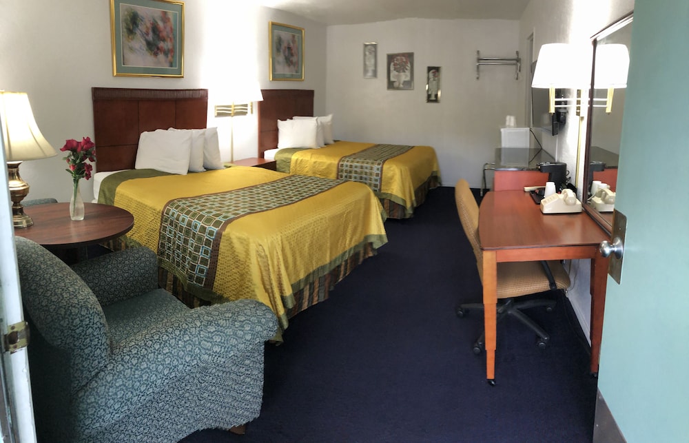 Standard Room, 2 Queen Beds, Non Smoking photo 1