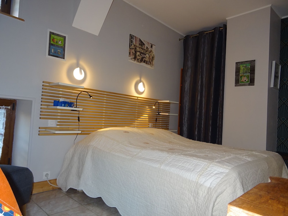 Double Room (Chartreuse)