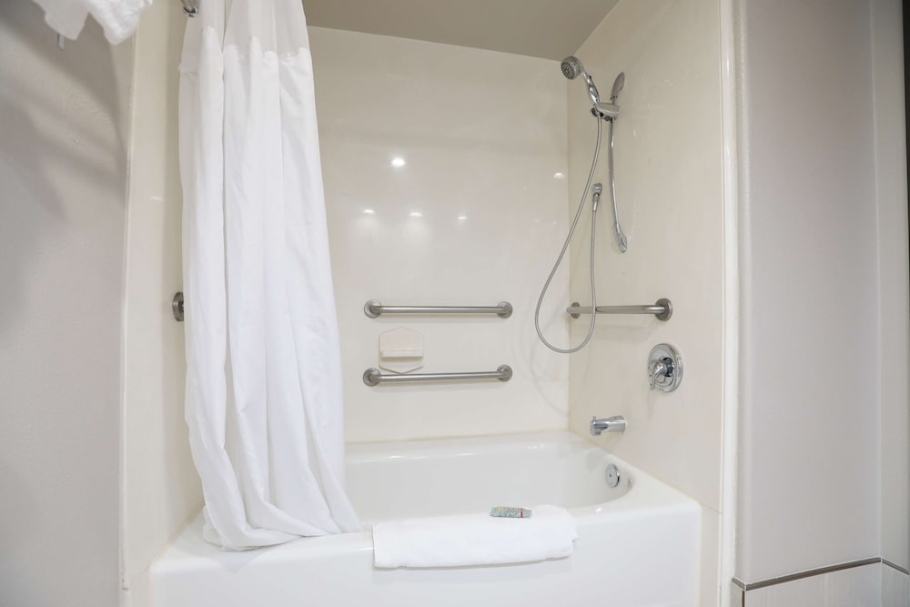 Standard Room, 2 Queen Beds, Accessible, Refrigerator & Microwave - Photo 4