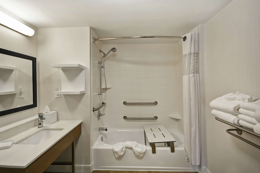Room, 2 Queen Beds, Accessible, Bathtub (Mobility & Hearing) - Photo 3