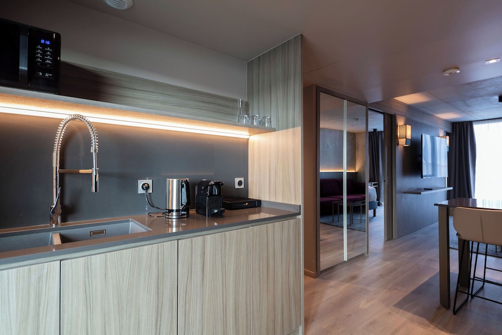 Deluxe Suite, Pool Access photo 3