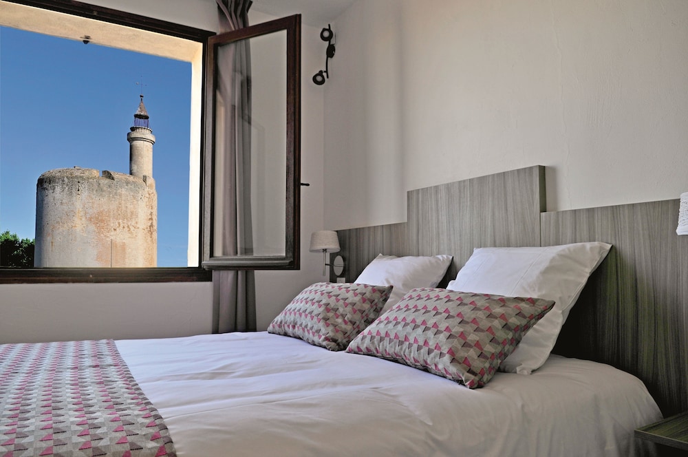Classic Double Room, 1 Queen Bed, Canal View photo 2