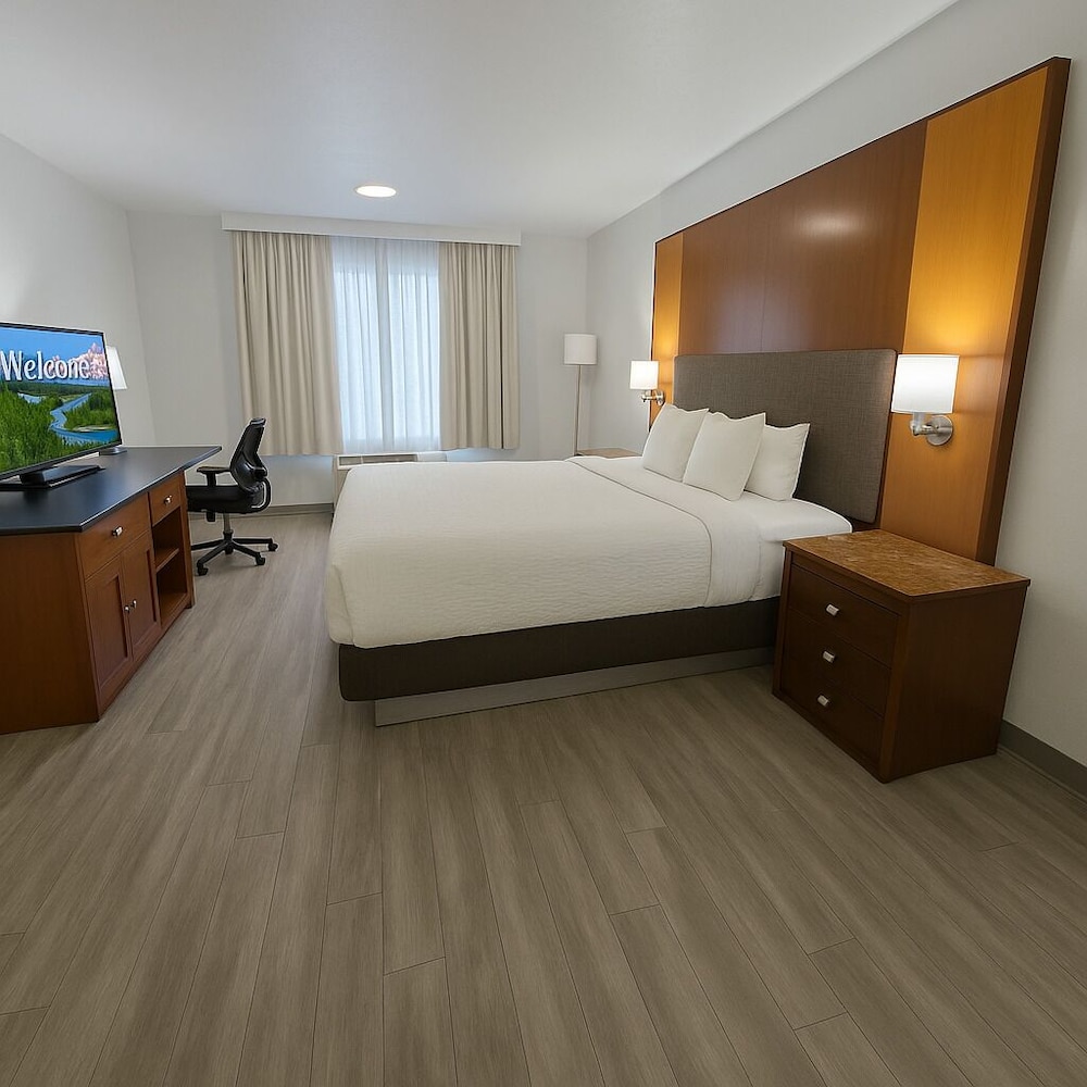 Room, 1 King Bed, Non Smoking (Upgrade) - Photo 2
