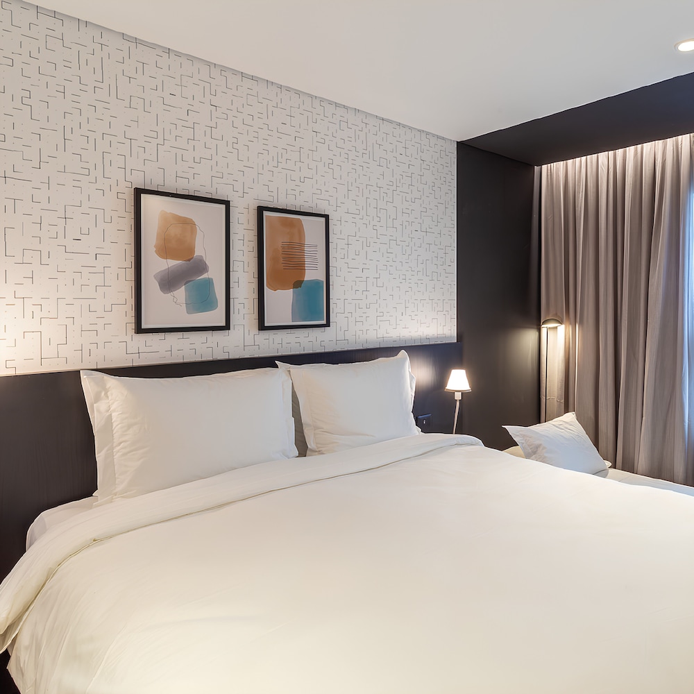 Deluxe Double Room, Multiple Beds - Photo 4