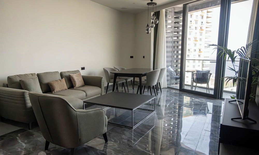 Luxury Apartment, 1 Bedroom, Balcony, Courtyard View photo 3