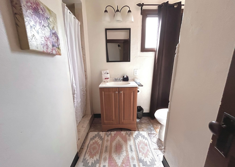 Basic Cabin, 1 Queen Bed photo 2