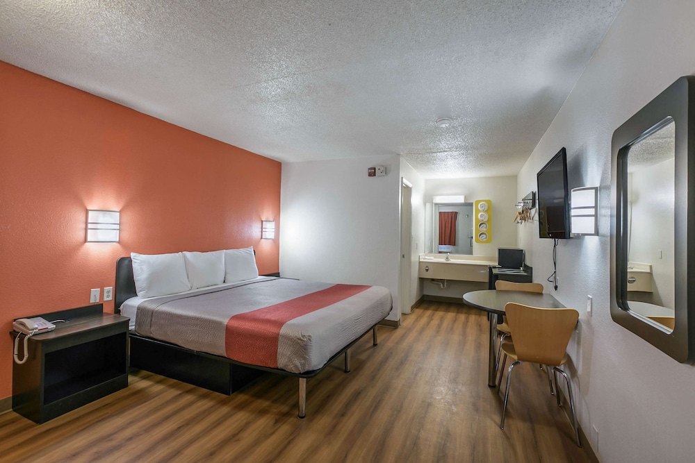Deluxe Room, 1 Queen Bed, Accessible, Non Smoking photo 1