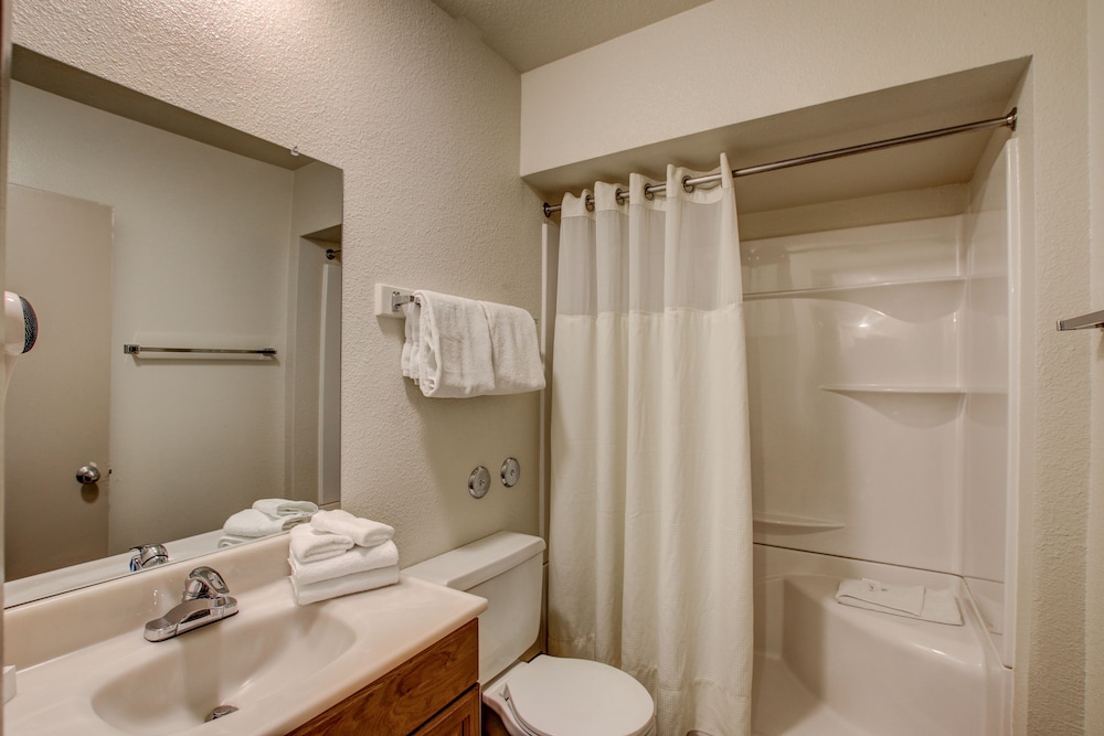 Room, 2 Queen Beds (Bay) - Photo 5