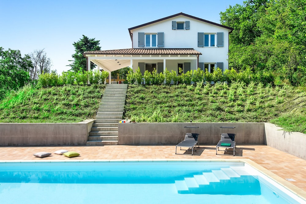 Villa photo 2