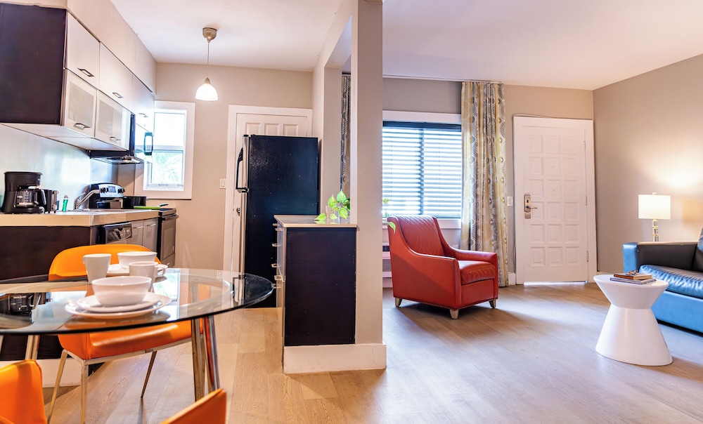 One Bedroom Queen Suite