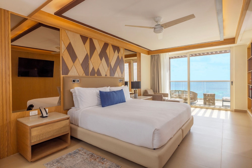 Luxury Sky Chairman Suite Two Bedroom Ocean Front Diamond Club - Photo 5