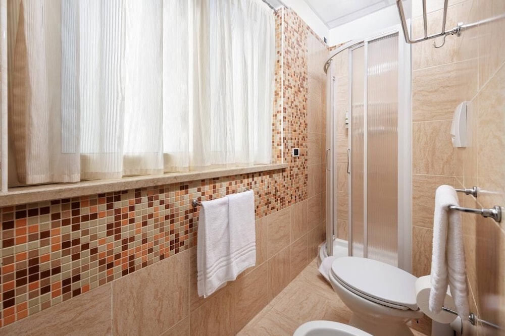Standard Double Room (No Balcony) photo 3
