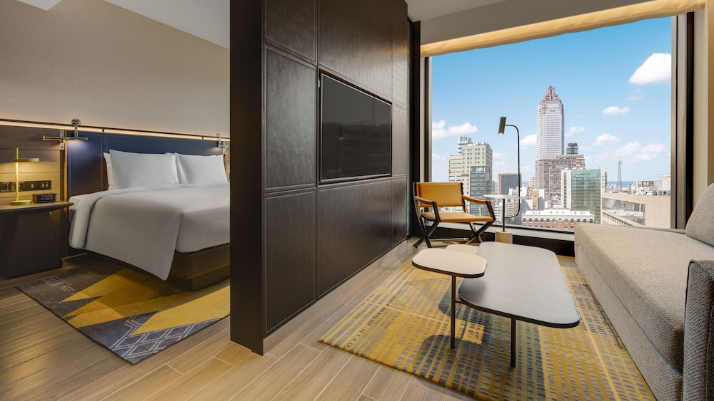 Suite, 1 King Bed - Photo 8