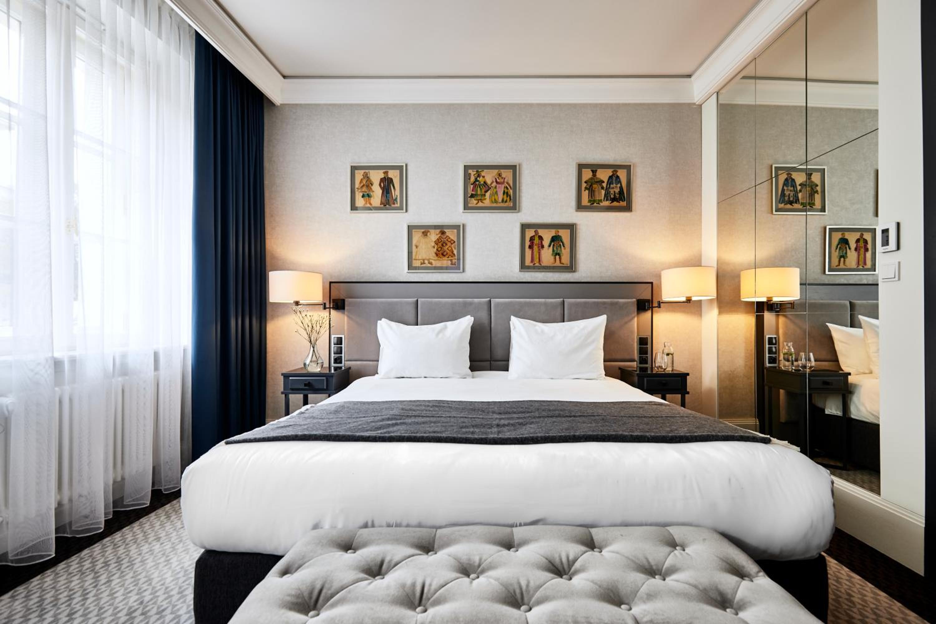 Large Double or Twin Room - Photo 6