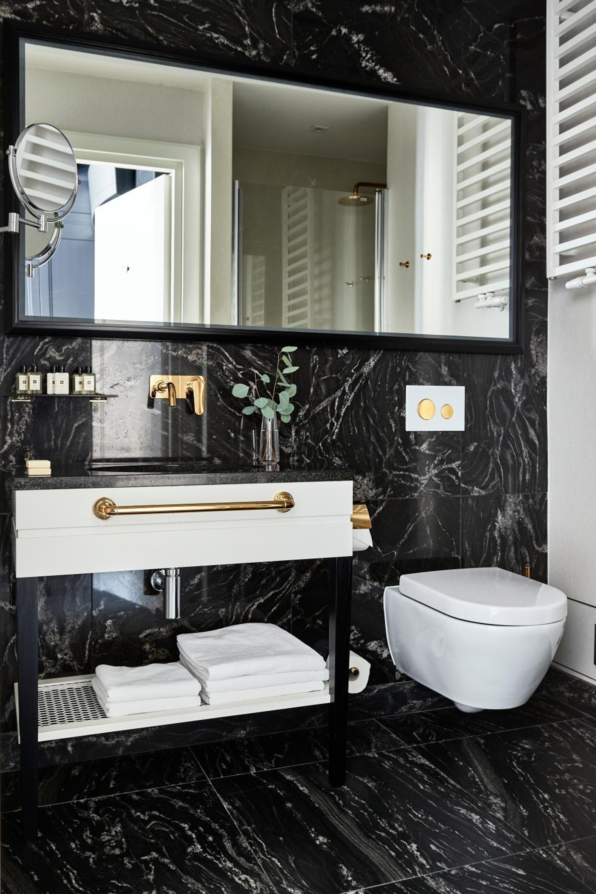 Large Double or Twin Room - Photo 3