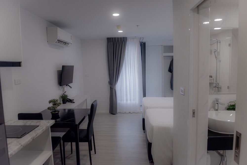 Standard Twin Room - Photo 1