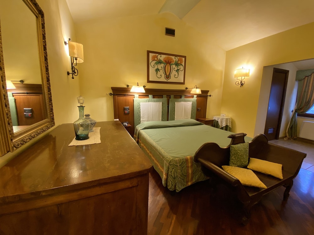 Deluxe Room, Non Smoking, Pool View