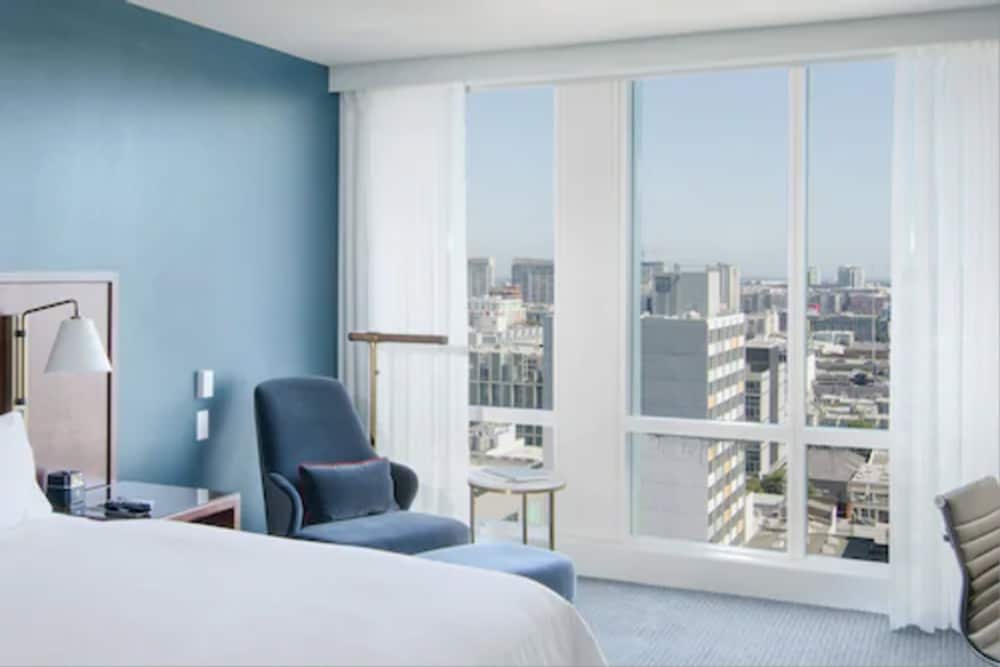 Premium Room, 1 King Bed (West Side View) - Photo 9