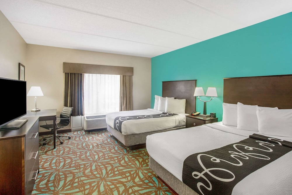 Suite, Multiple Beds, Non Smoking - Photo 1