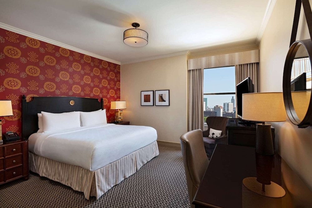 Executive Suite, 1 Queen Bed (Club)